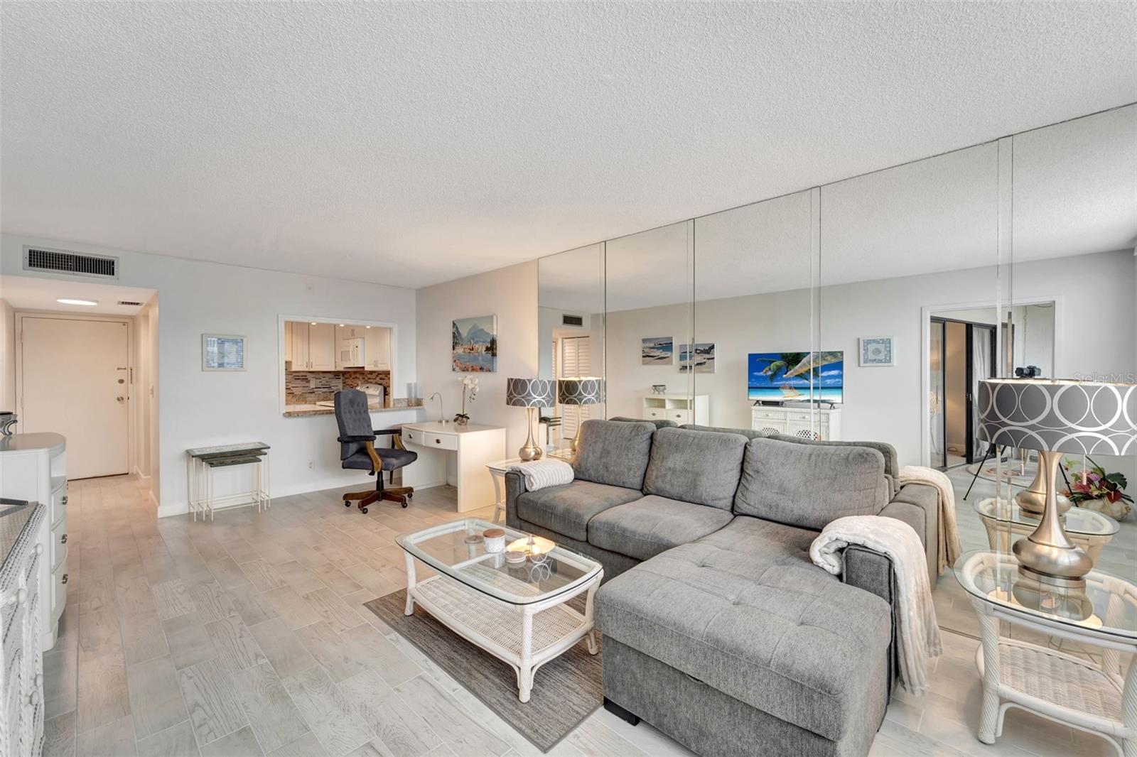 HARBOR TOWERS Y & R - Residential