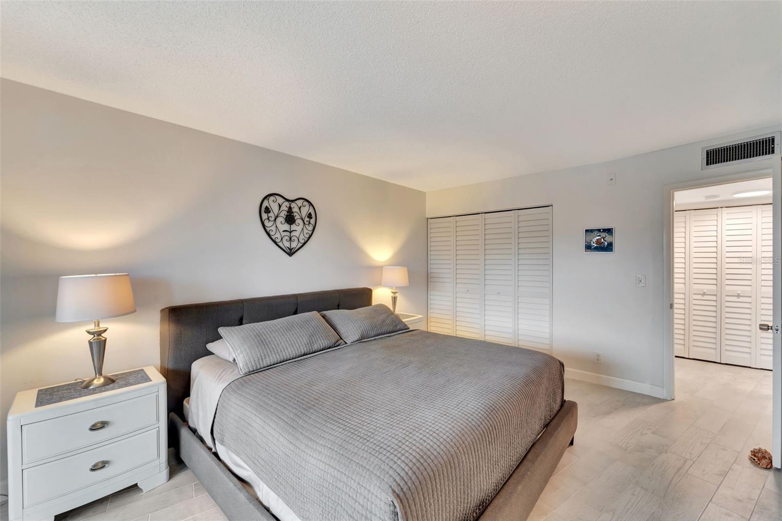 HARBOR TOWERS Y & R - Residential