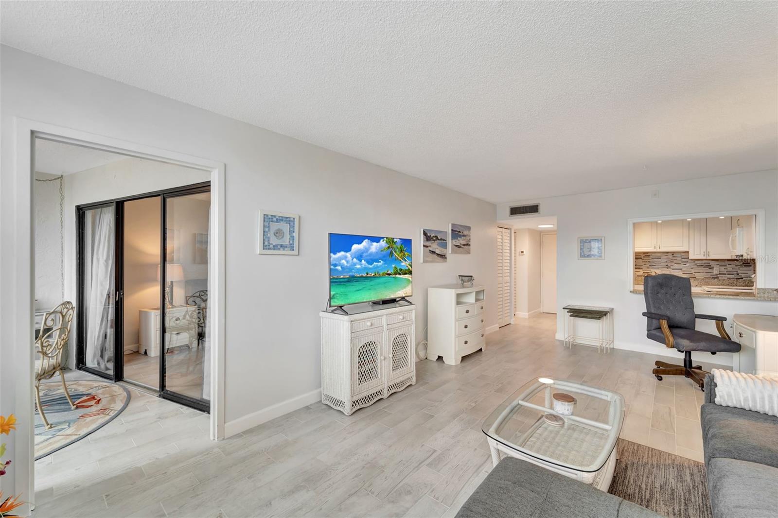 HARBOR TOWERS Y & R - Residential