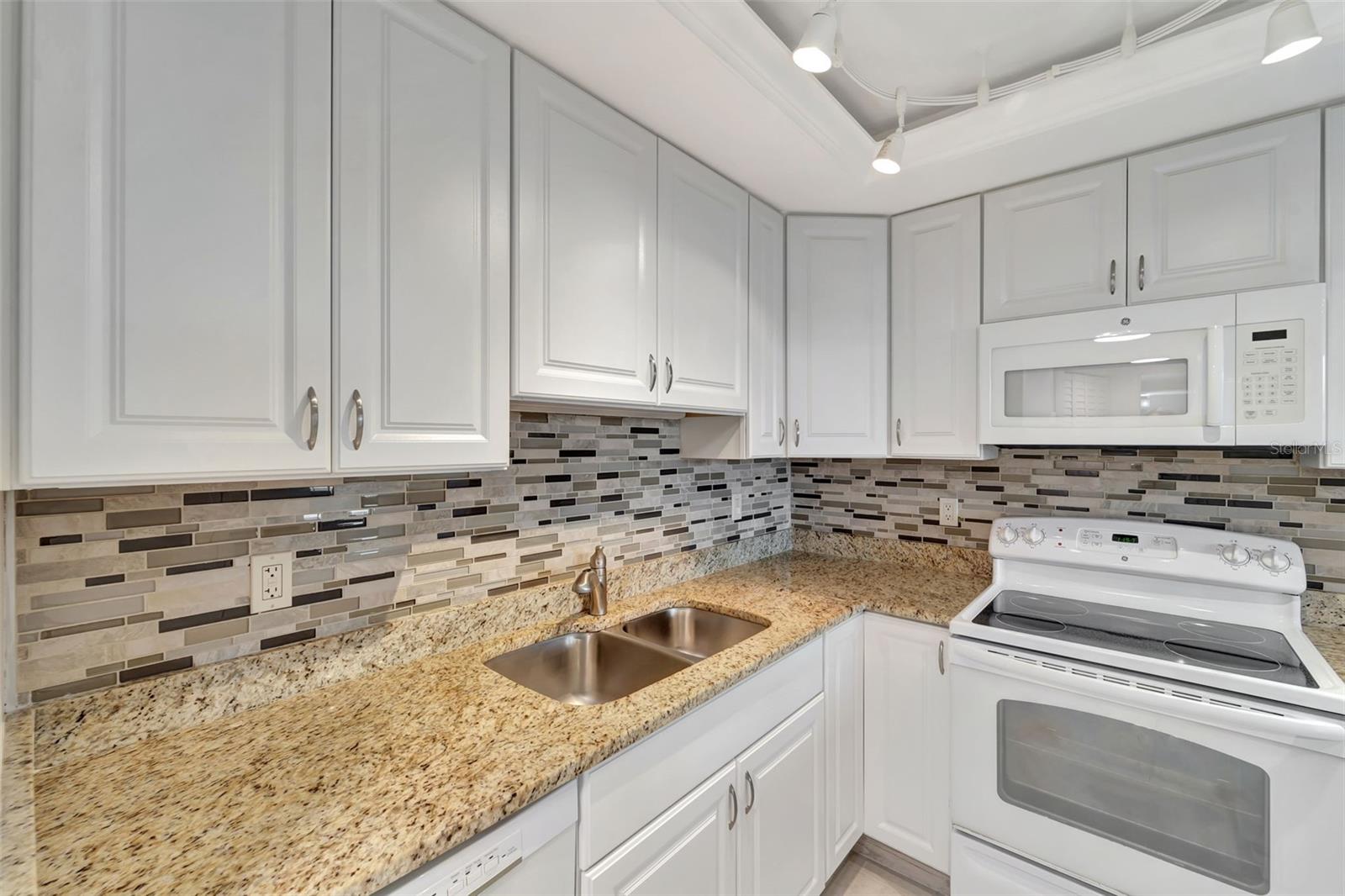 HARBOR TOWERS Y & R - Residential