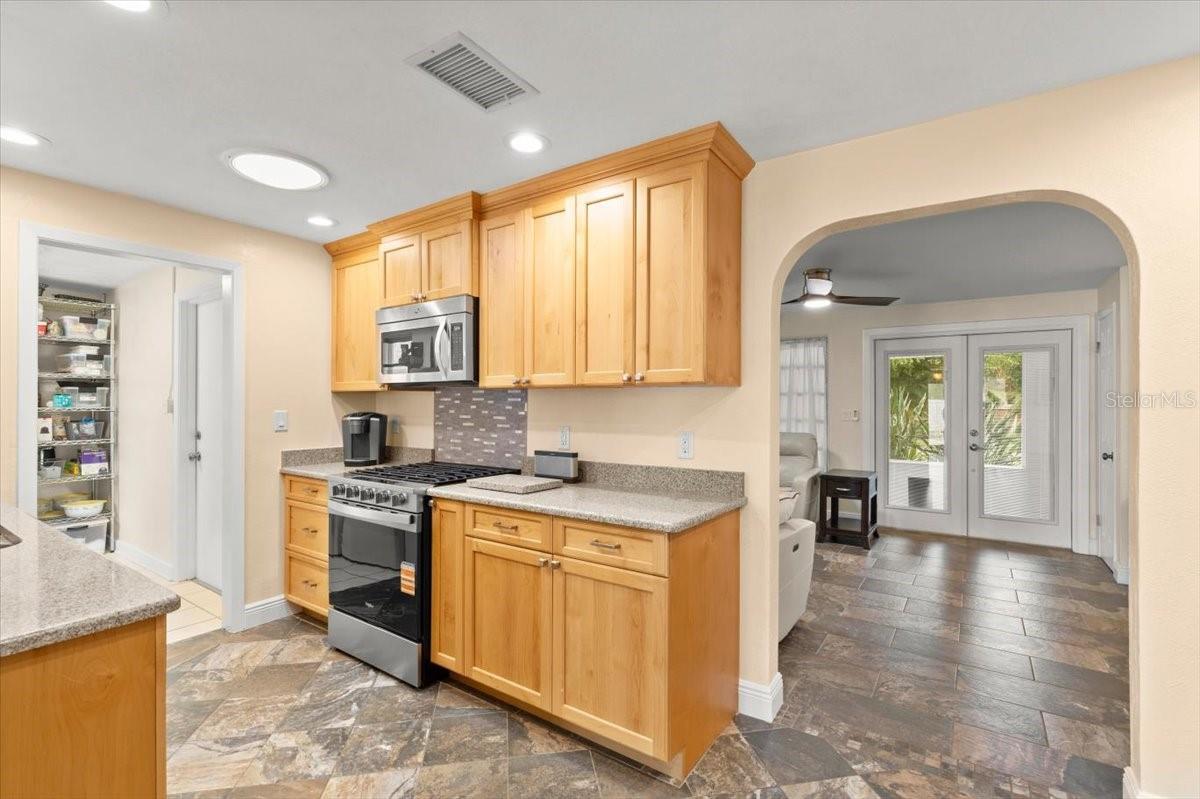 4638 SAXON DRIVE