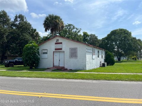 Photo of 929 S Deleon Avenue, Titusville, FL 32780 (MLS # O6401001)