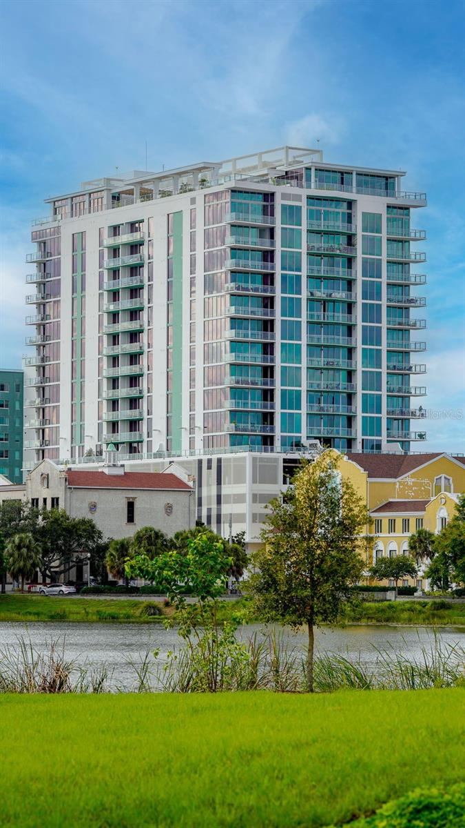 REFLECTION CONDO - Residential