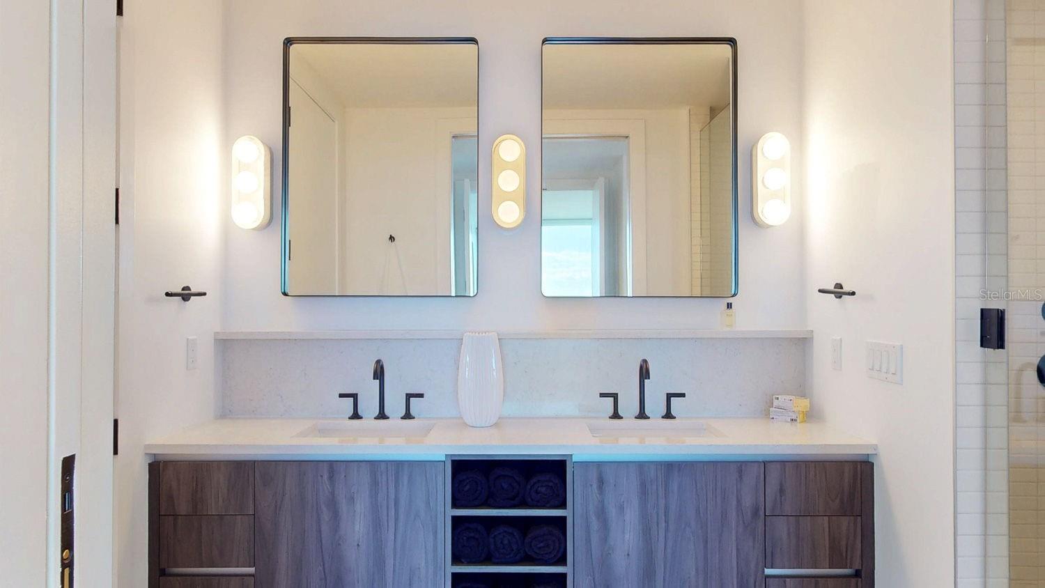 REFLECTION CONDO - Residential