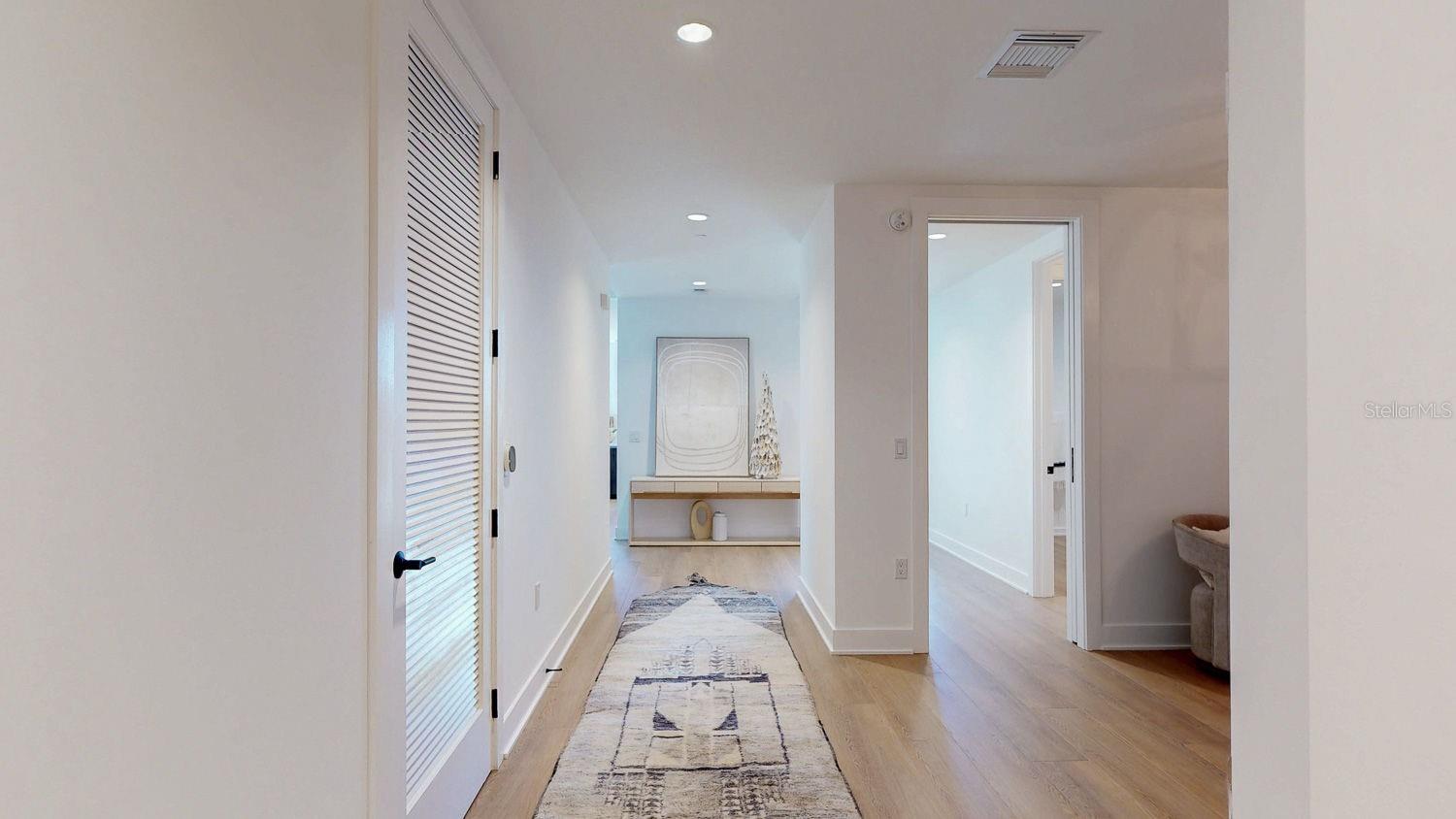 REFLECTION CONDO - Residential