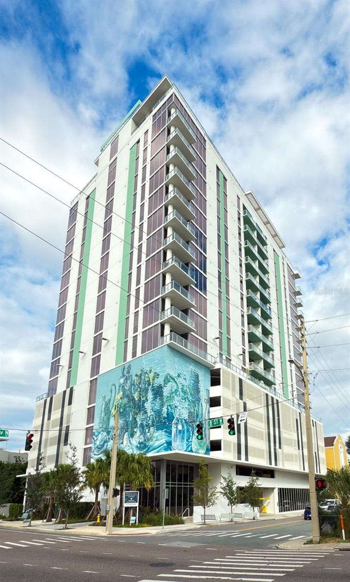 REFLECTION CONDO - Residential