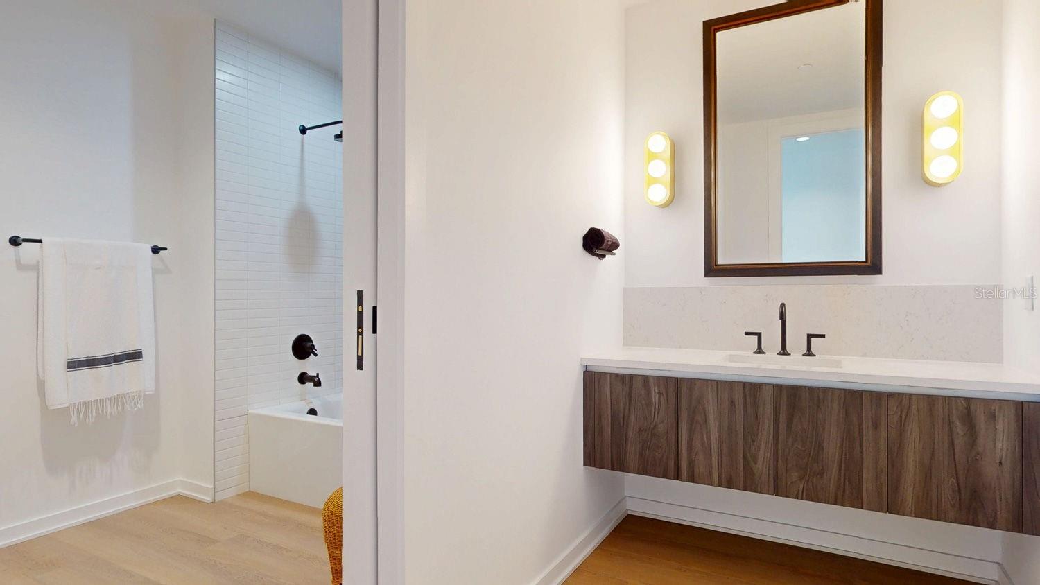 REFLECTION CONDO - Residential