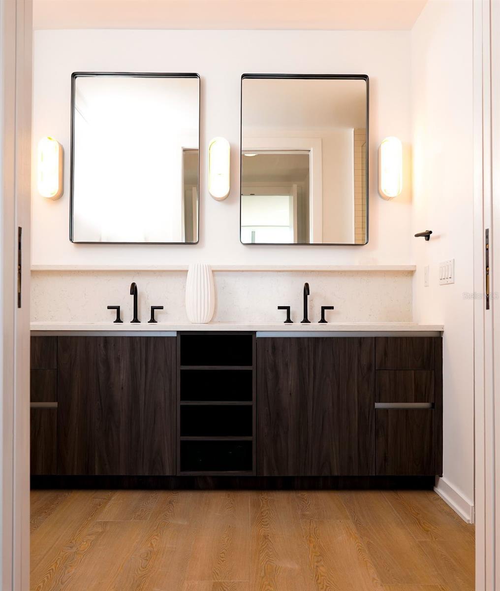REFLECTION CONDO - Residential