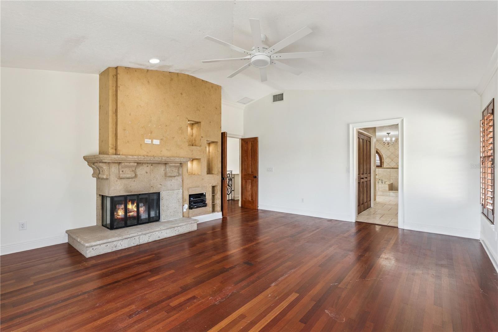 HIDDEN HARBOUR - Residential