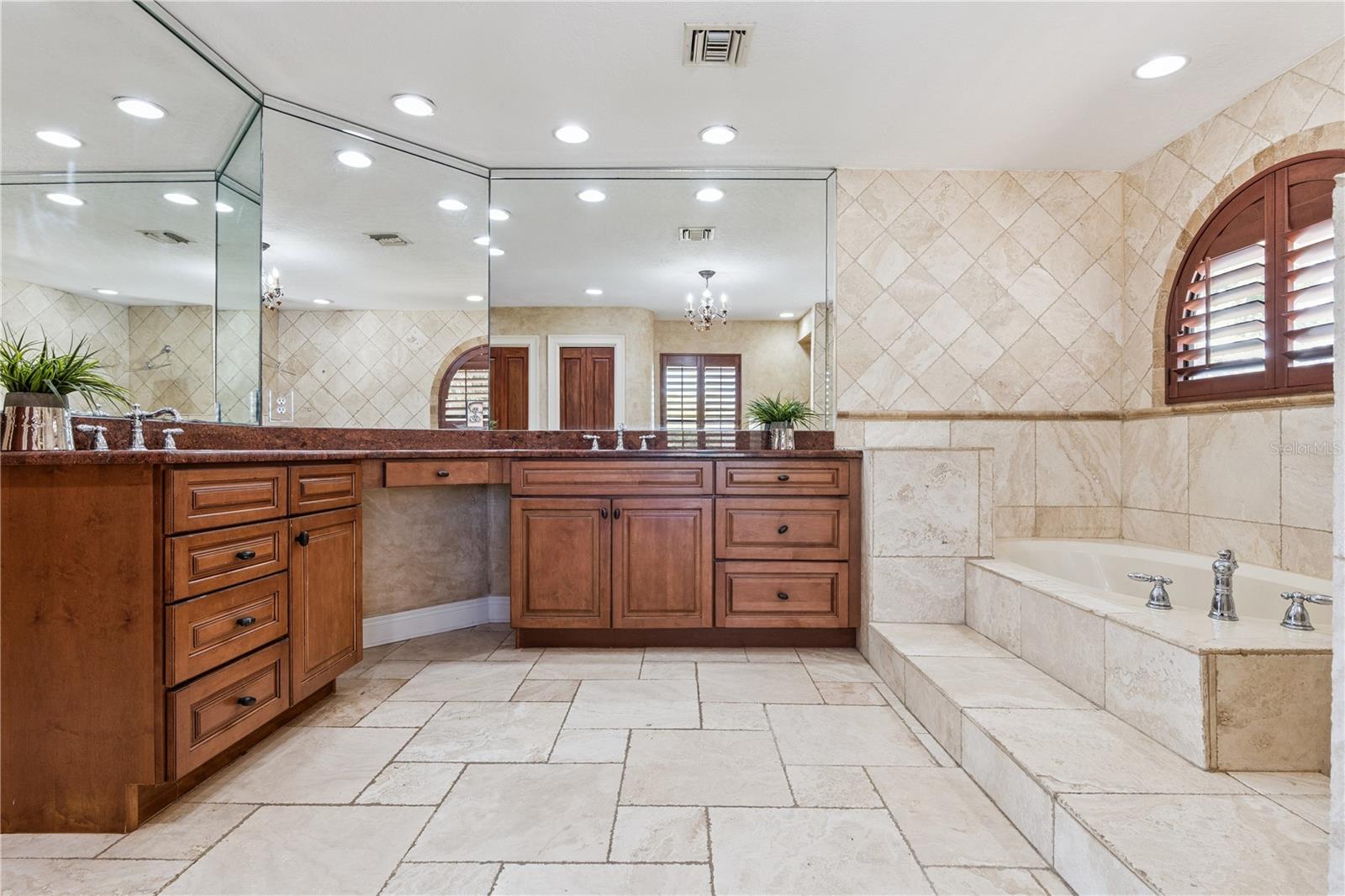 HIDDEN HARBOUR - Residential