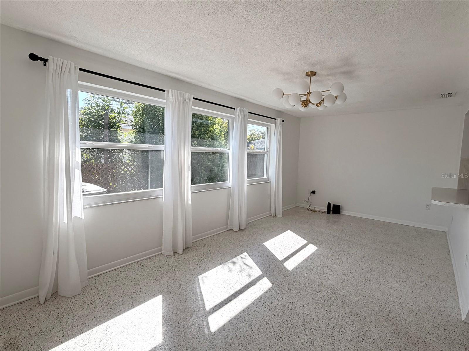 PLEASANT VIEW TERRACE 4TH ADD - Residential Lease