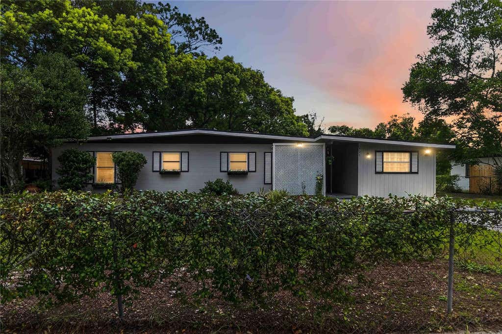 Photo of 407 S Sunland Drive, Sanford, FL 32773 (MLS # O6428958)