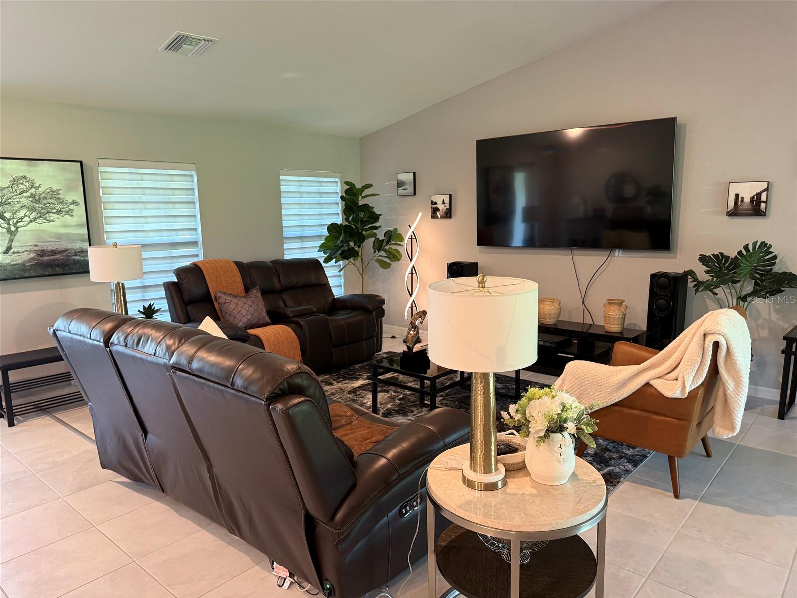 1573 - PORT CHARLOTTE SUB 26 - Residential Lease