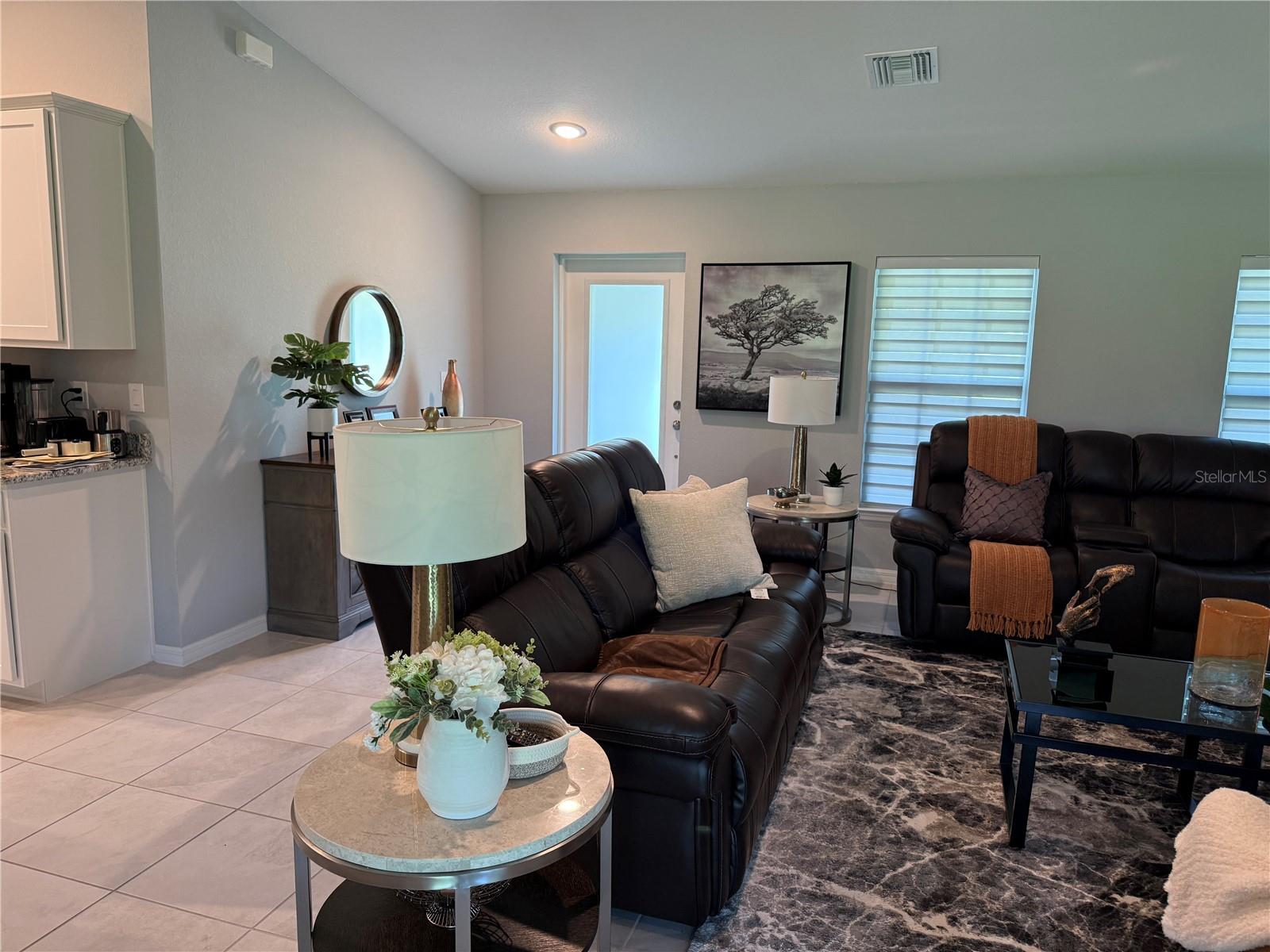 1573 - PORT CHARLOTTE SUB 26 - Residential Lease