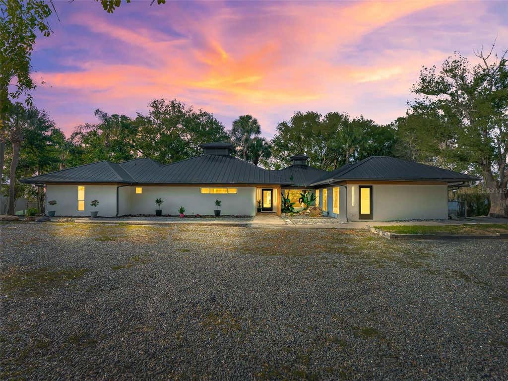 Photo of 13061 SE 158th Lane, Weirsdale, FL 32195 (MLS # G5113203)