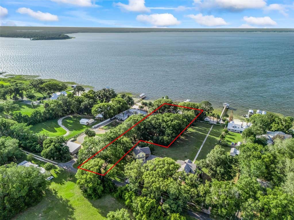 Photo of 13061 SE 158th Lane, Weirsdale, FL 32195 (MLS # G5113203)