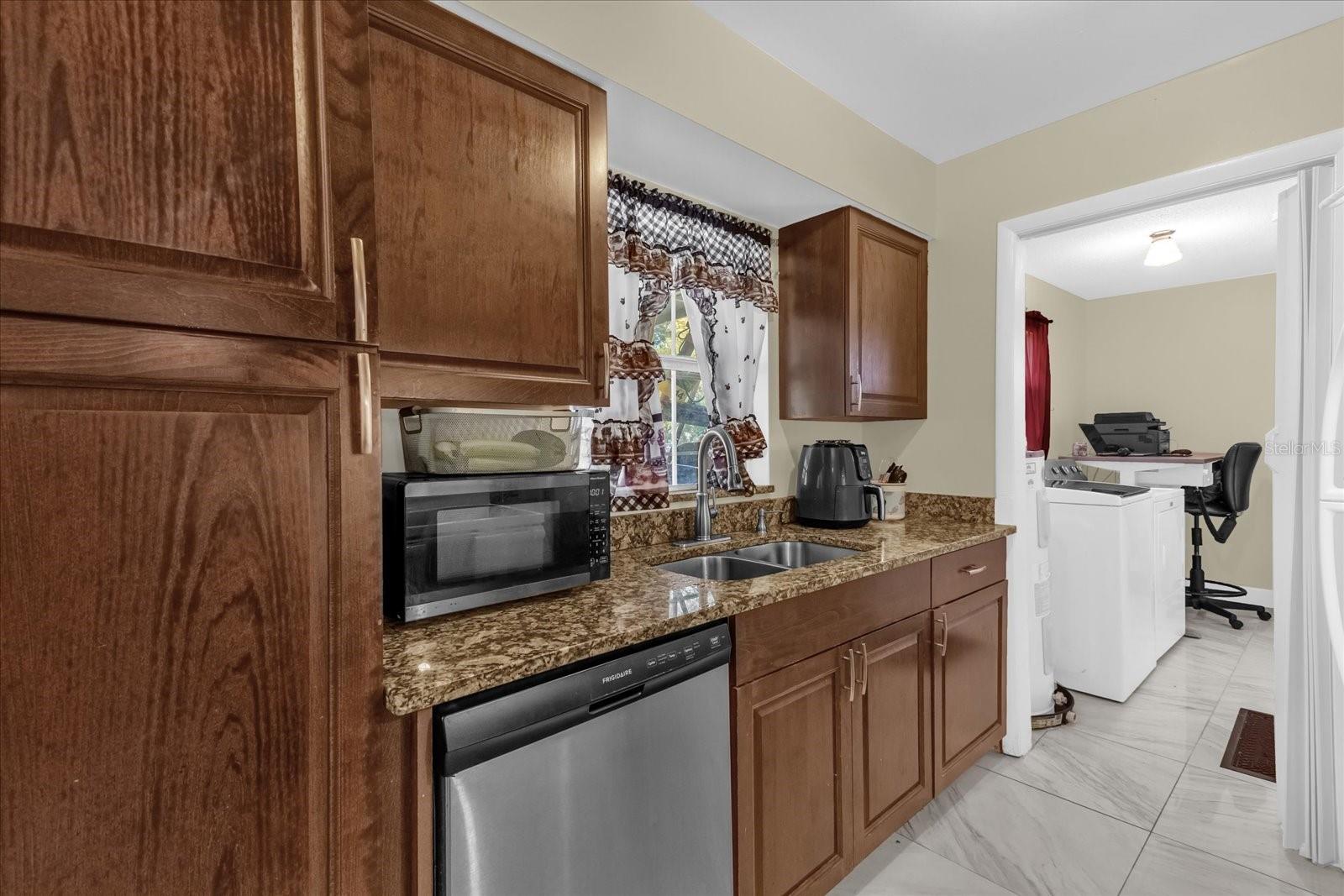 KINGSWOOD MANOR - Residential