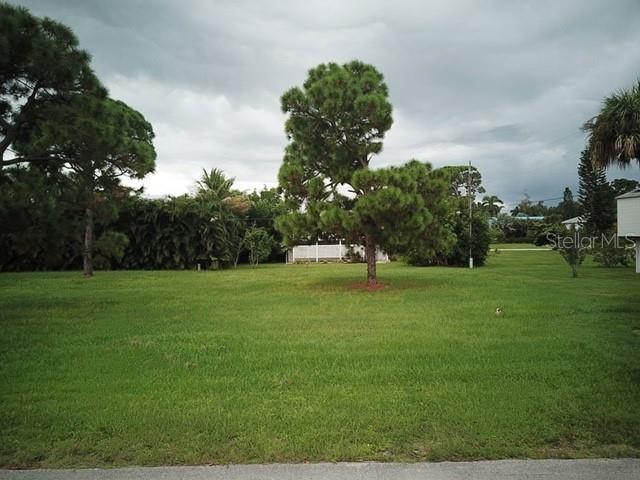 7883 BREAKWATER COURT