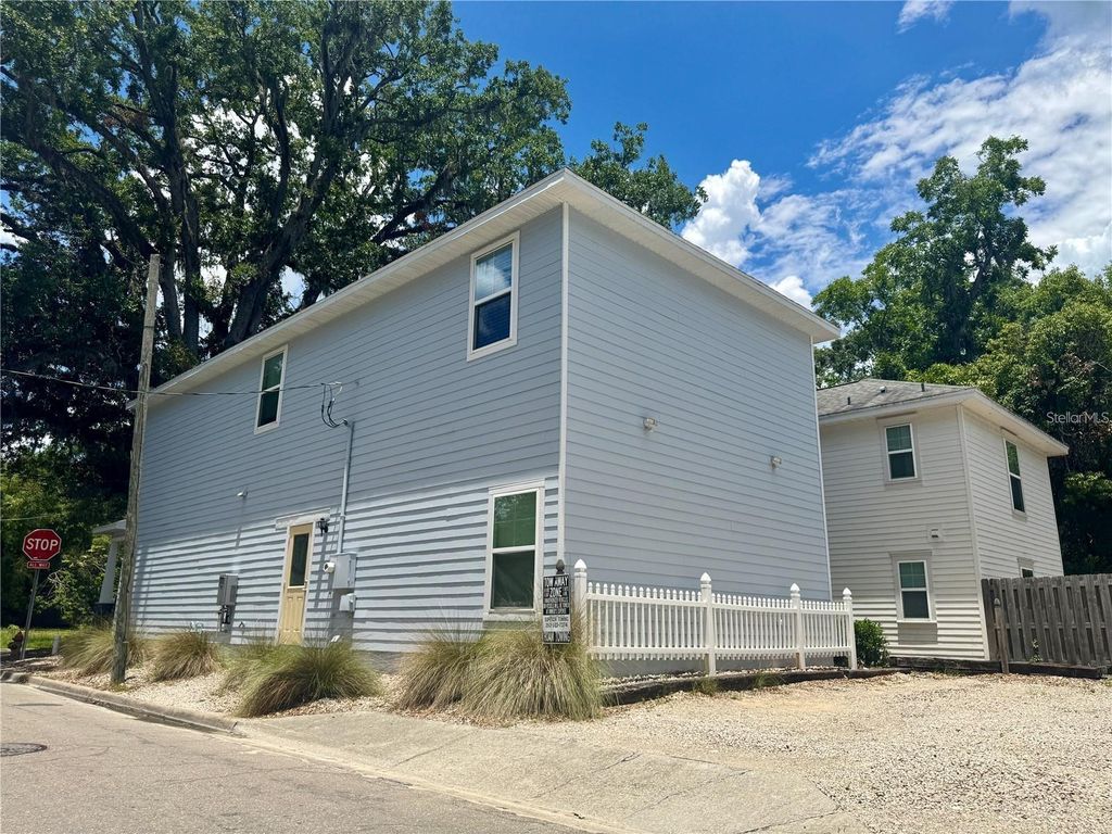 Photo of 301 NW 8th Street, Gainesville, FL 32601 (MLS # GC537029)