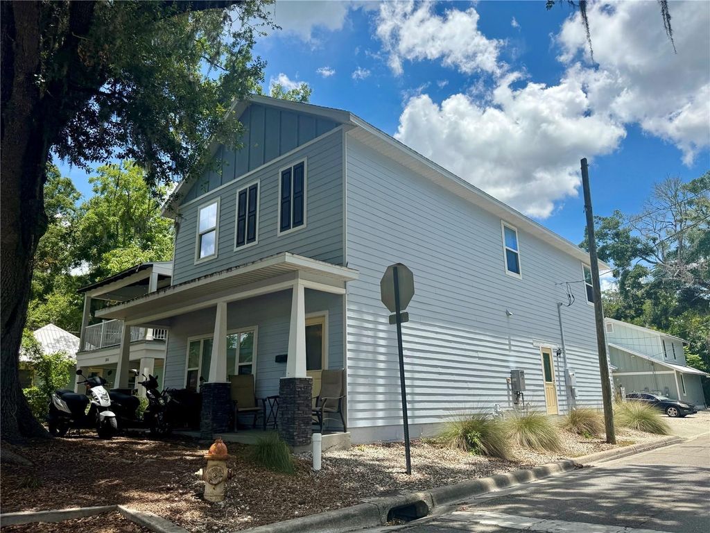 Photo of 301 NW 8th Street, Gainesville, FL 32601 (MLS # GC537029)