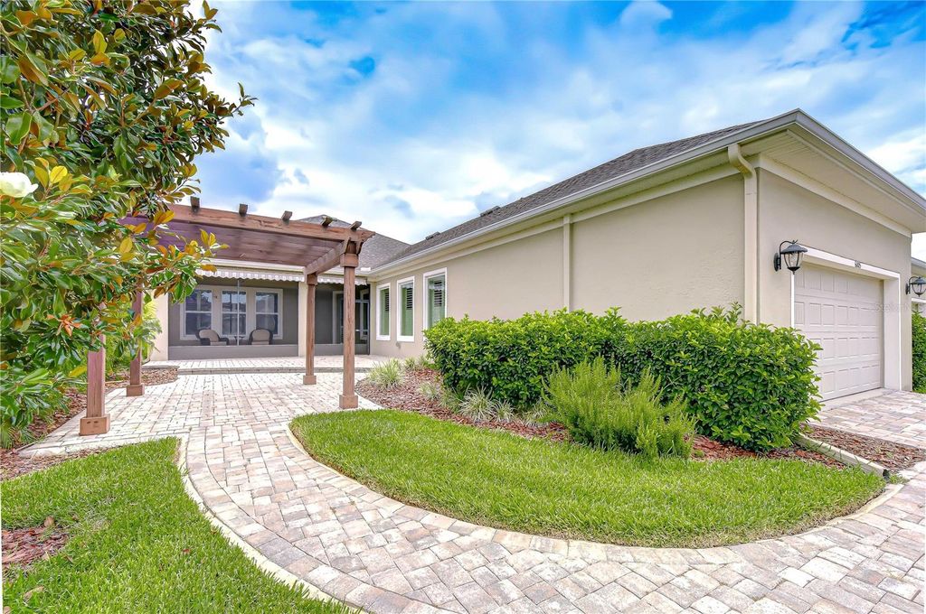 Photo of 6005 Sparrowhead Way, Lithia, FL 33547 (MLS # TB8513014)