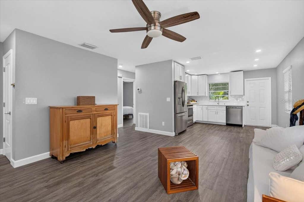 Photo of 4121 12th Avenue W, Bradenton, FL 34205 (MLS # A4704147)