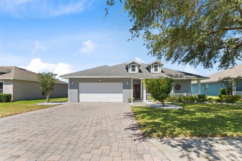 A home in AUBURNDALE