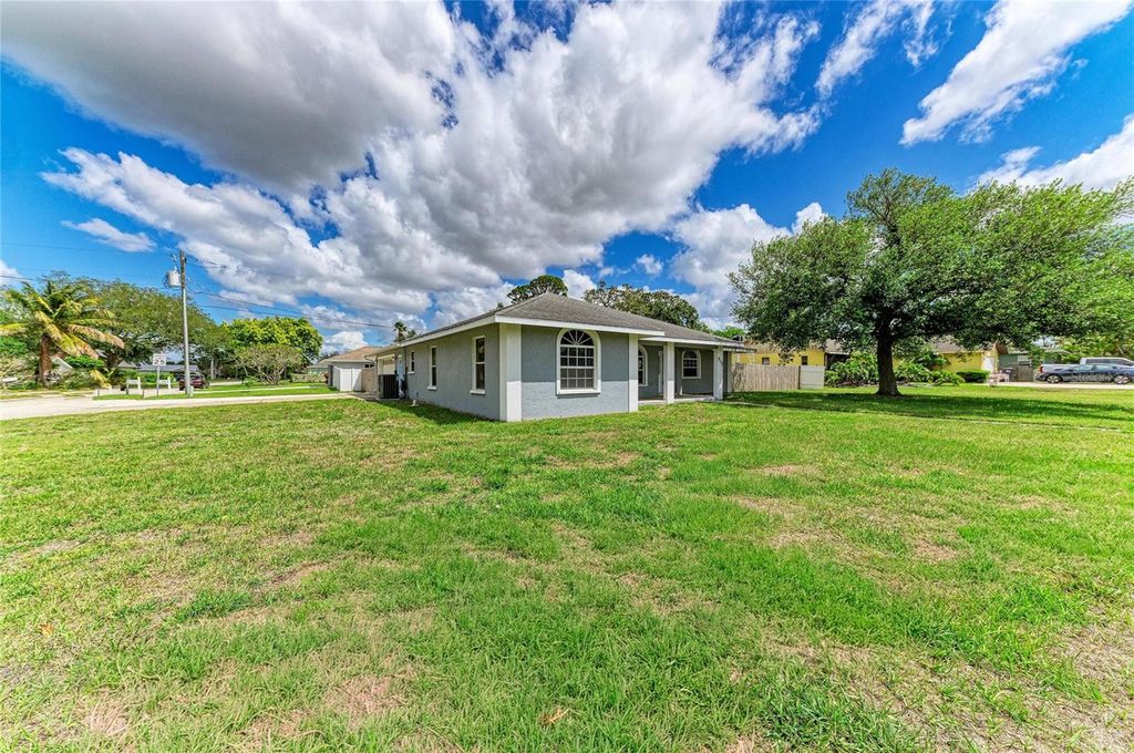 Photo of 515 75th Street NW, Bradenton, FL 34209 (MLS # A4685550)