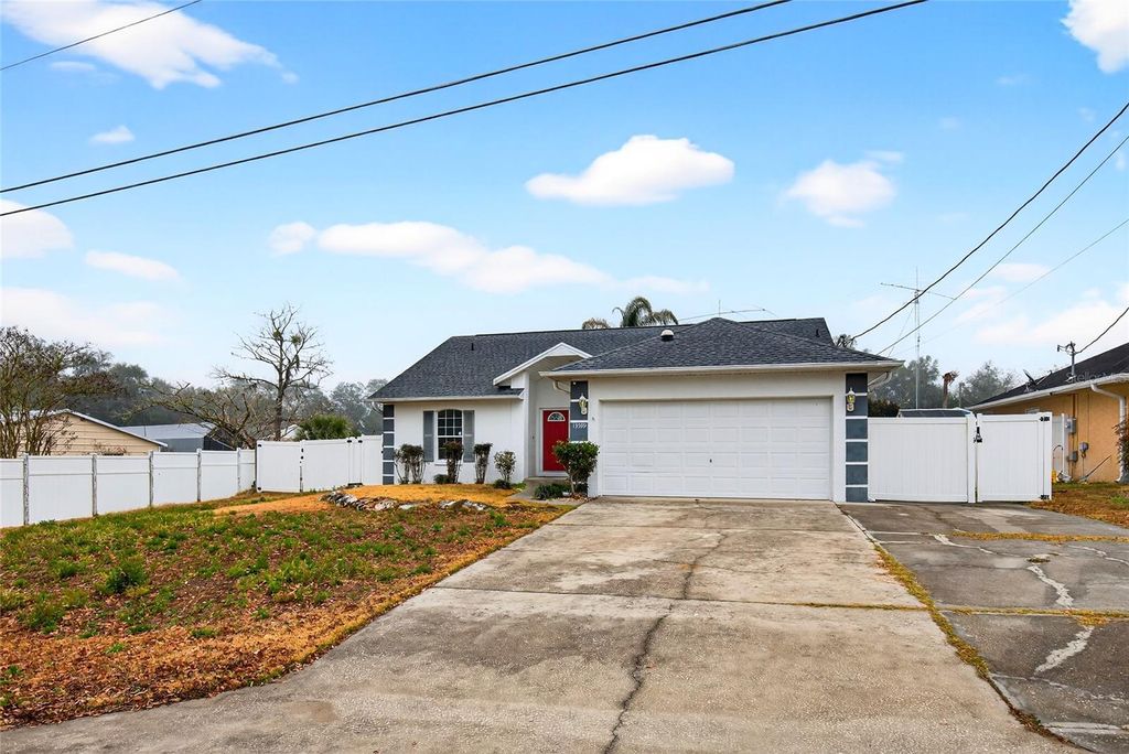 Photo of 13599 SE 51st Terrace, Summerfield, FL 34491 (MLS # OM718378)