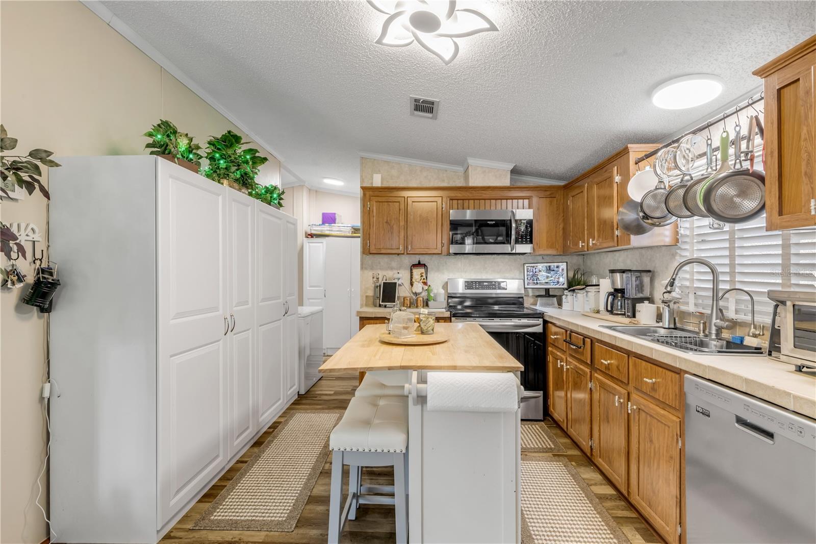 2201 S RIDGEWOOD AVENUE 28