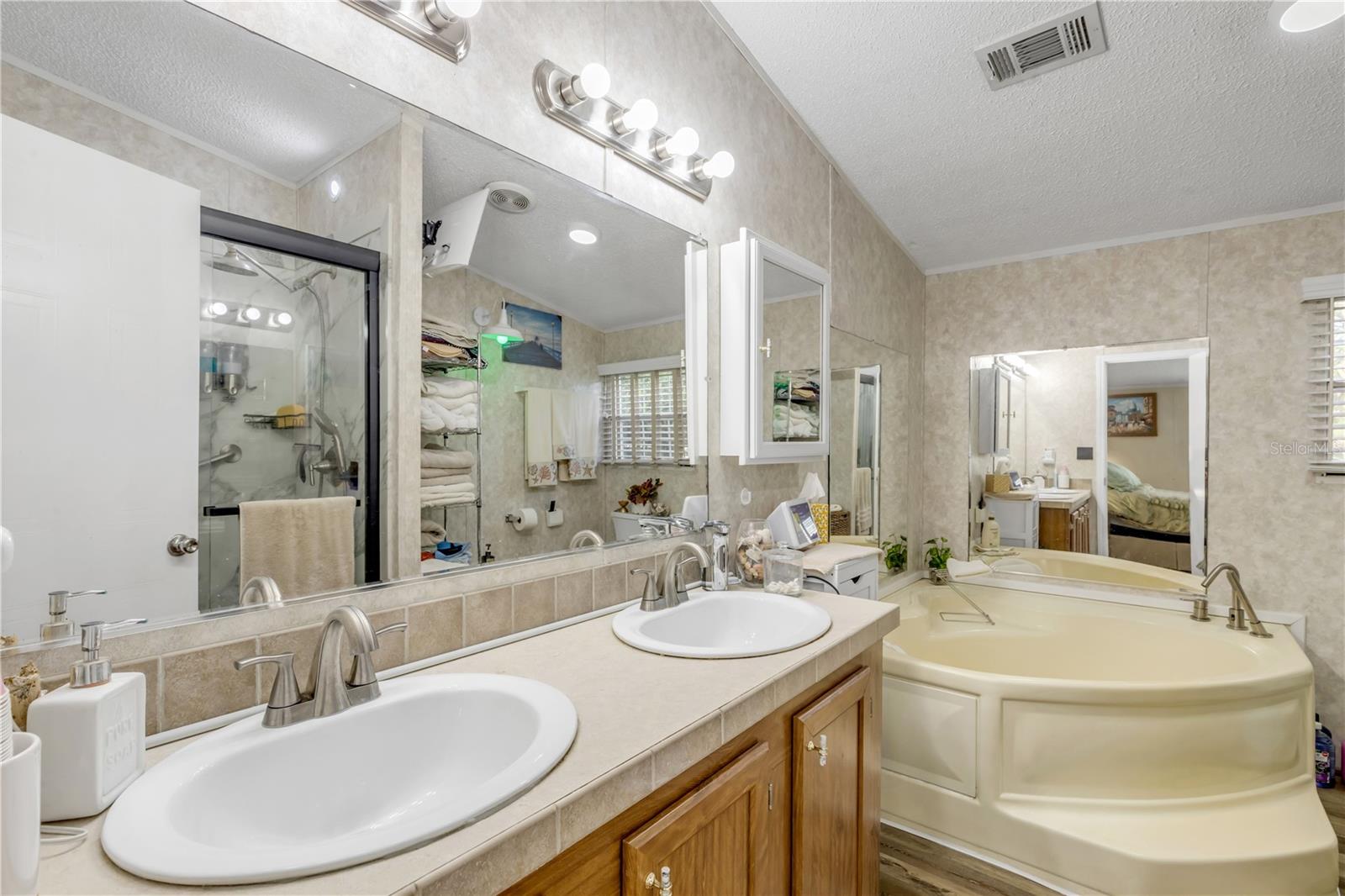 FRIENDLY SHORES COOP - Residential