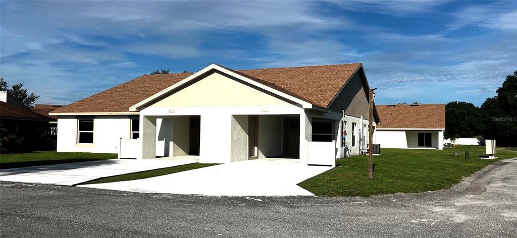 Photo of 4058 Oak Loop #99, Mulberry, FL 33860 (MLS # L4952512)