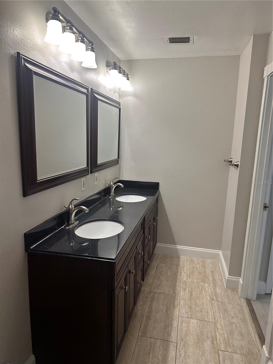 FOREST HILLS - Residential Lease