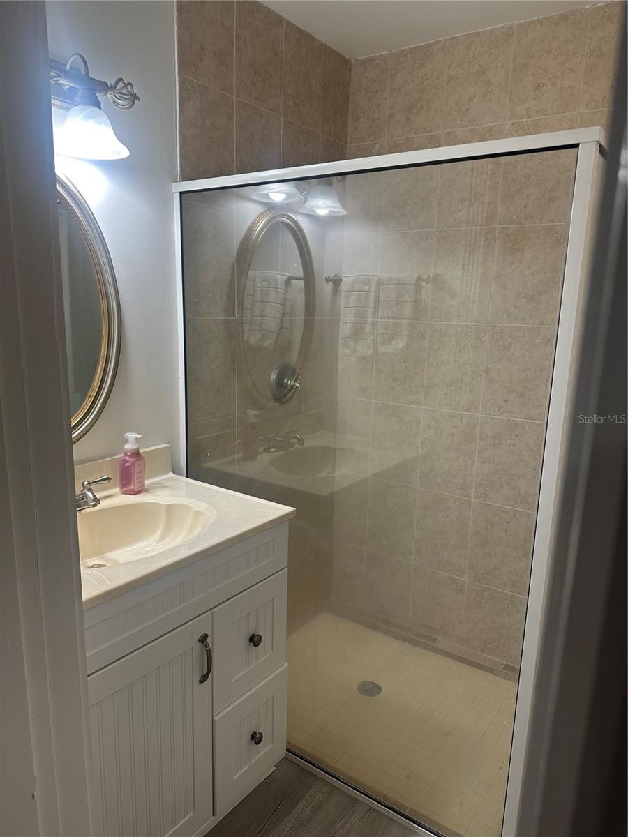 FOREST HILLS - Residential Lease