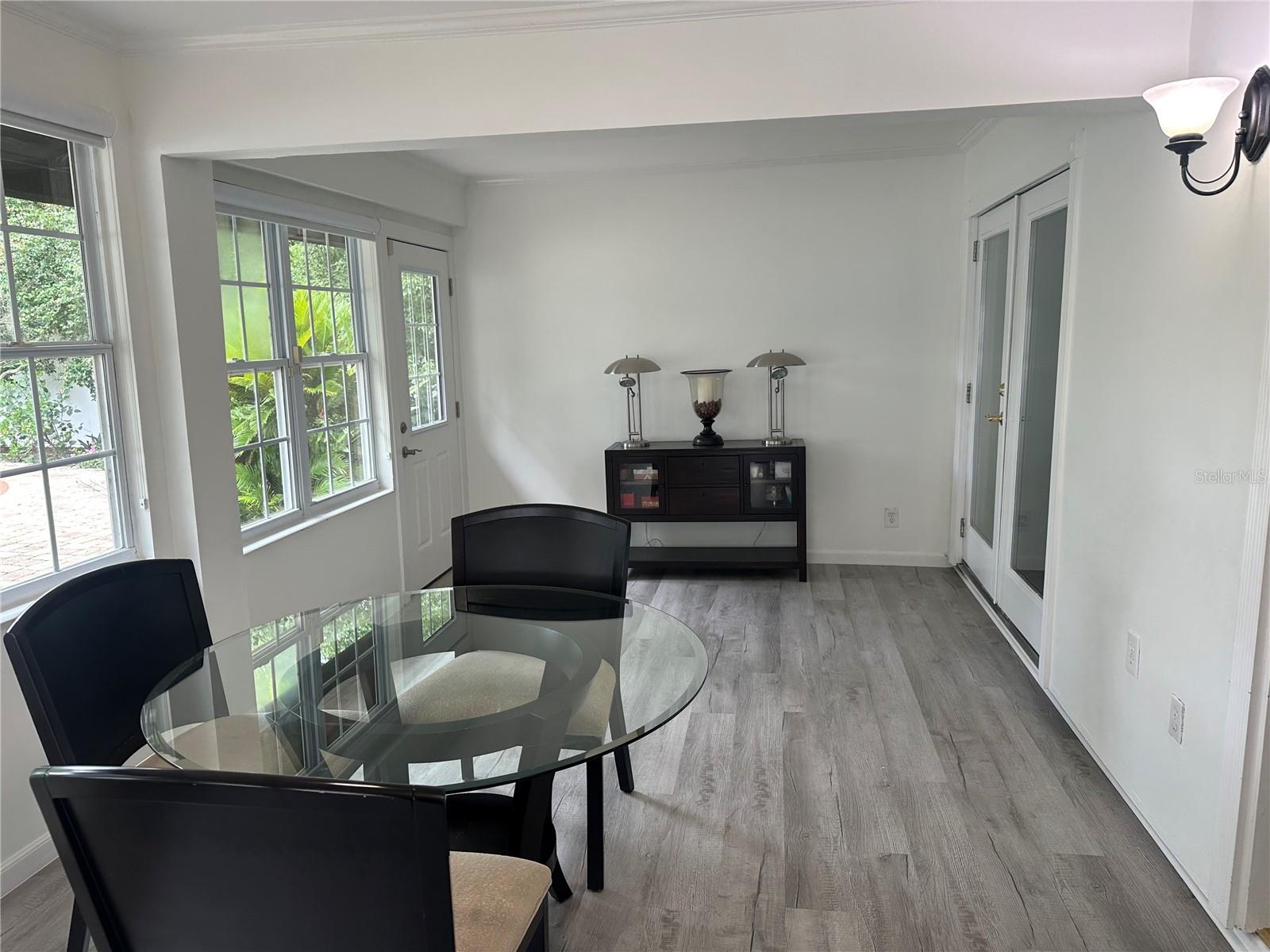 FOREST HILLS - Residential Lease