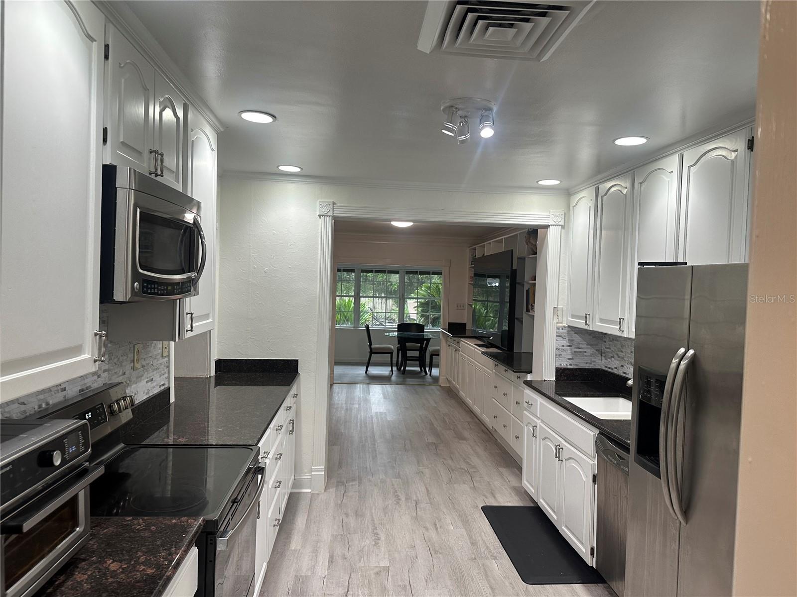 FOREST HILLS - Residential Lease