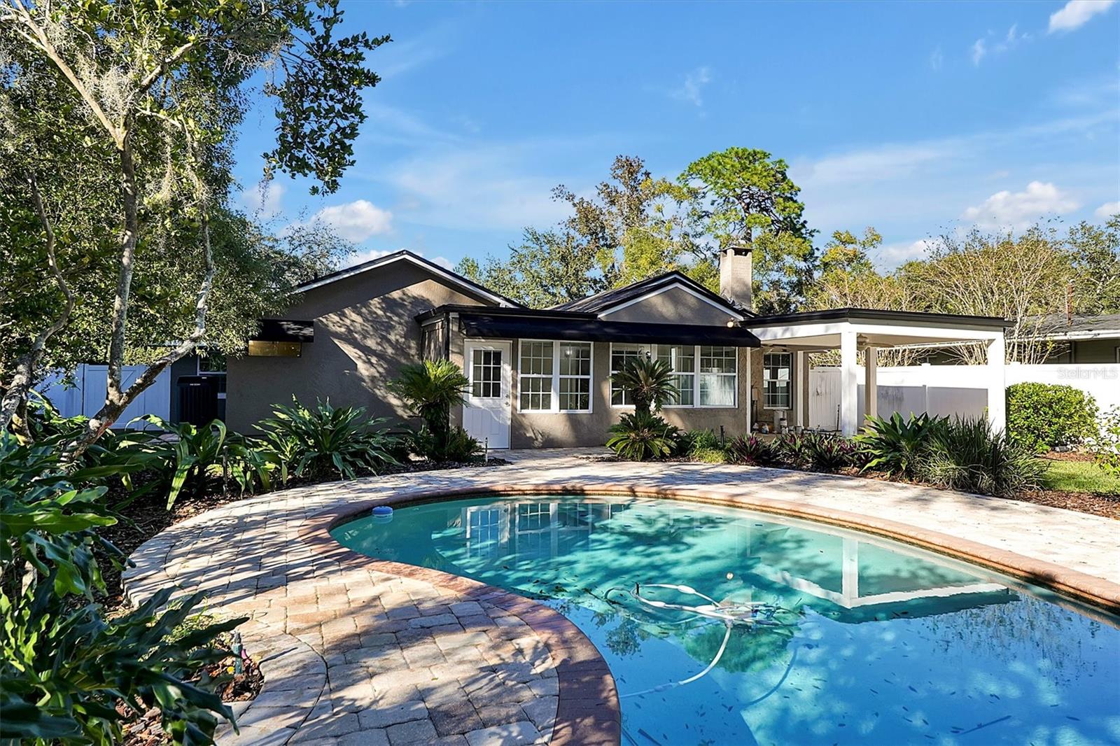 FOREST HILLS - Residential Lease