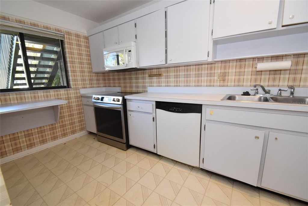 Photo of 1518 Pelican Point Drive #BA156, Sarasota, FL 34231 (MLS # A4678486)