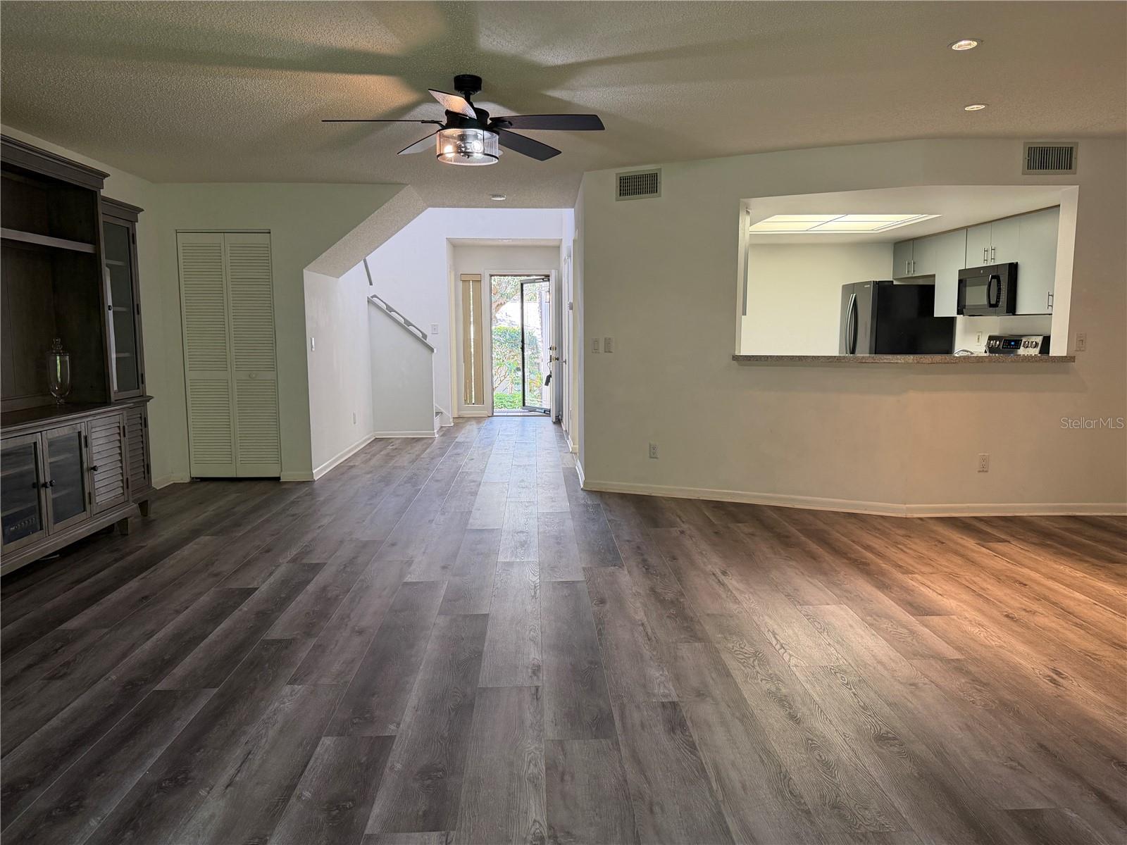 WHISPERING WOODS - Residential