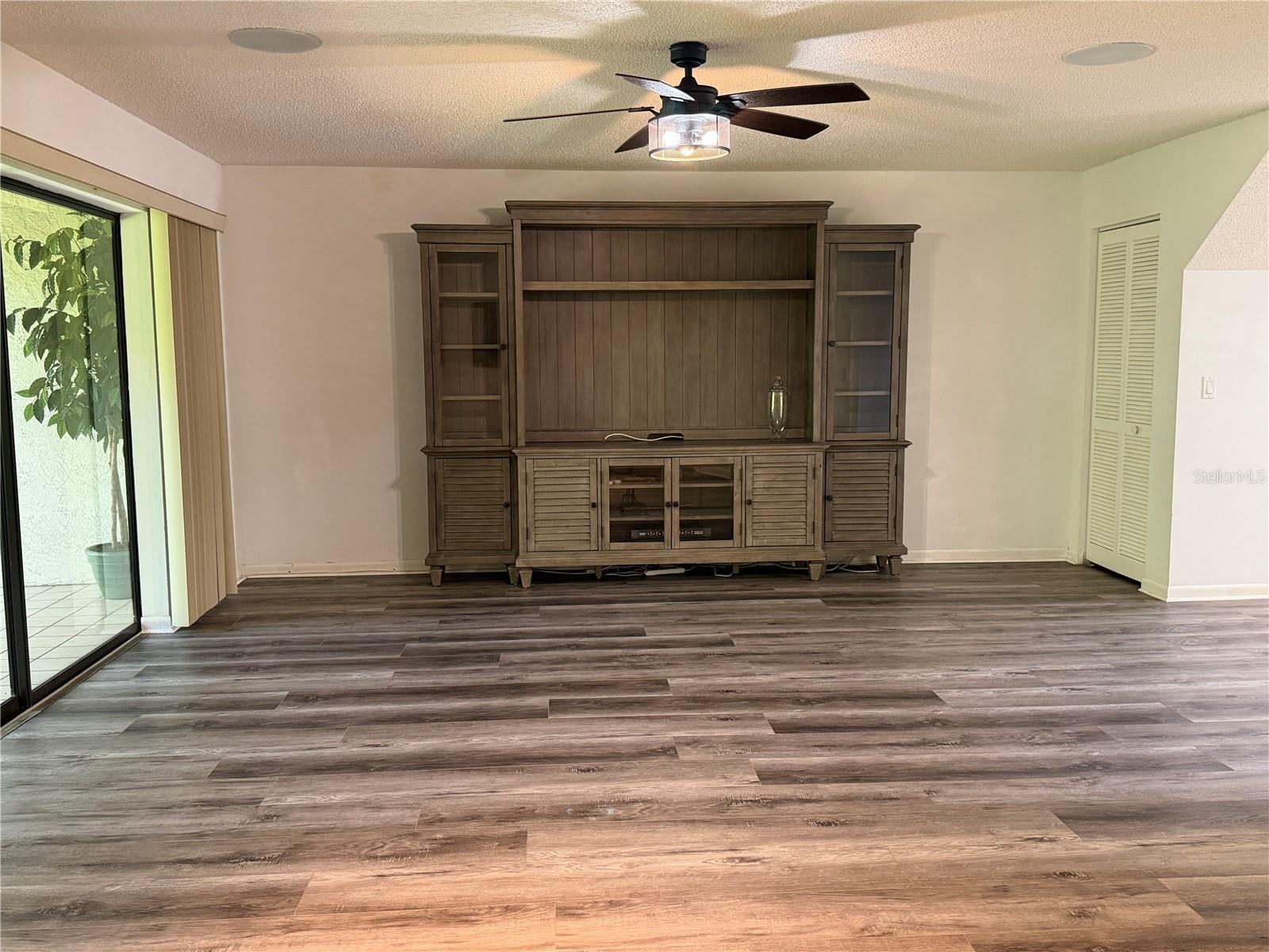 WHISPERING WOODS - Residential