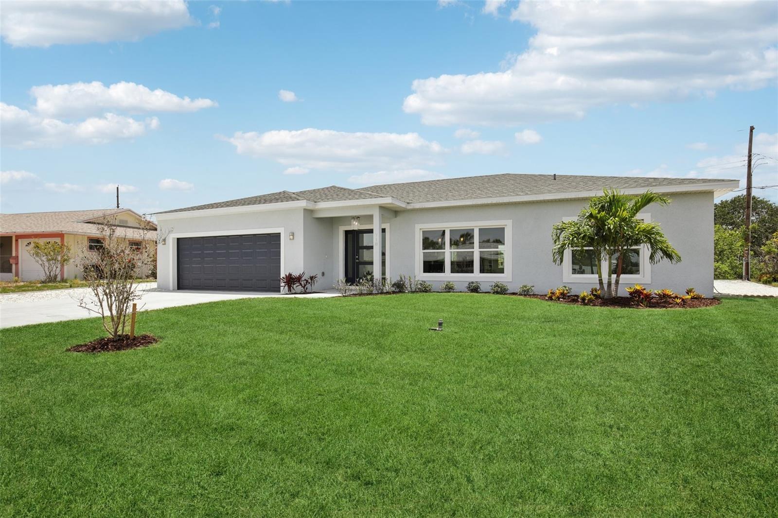 718 DESERT HILLS WAY