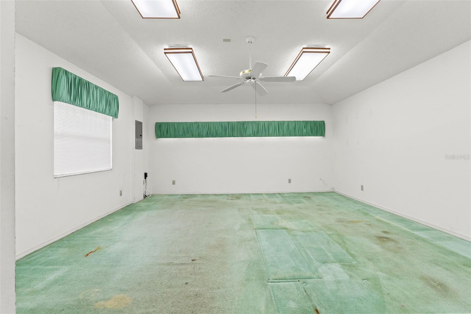 FAWN RIDGE VILLAGE E UN 1 - Residential