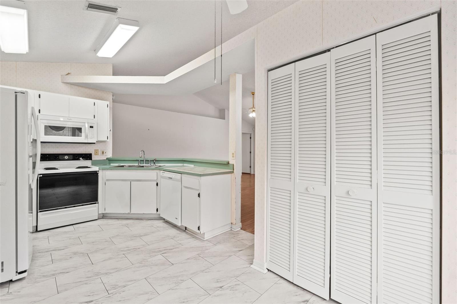 FAWN RIDGE VILLAGE E UN 1 - Residential