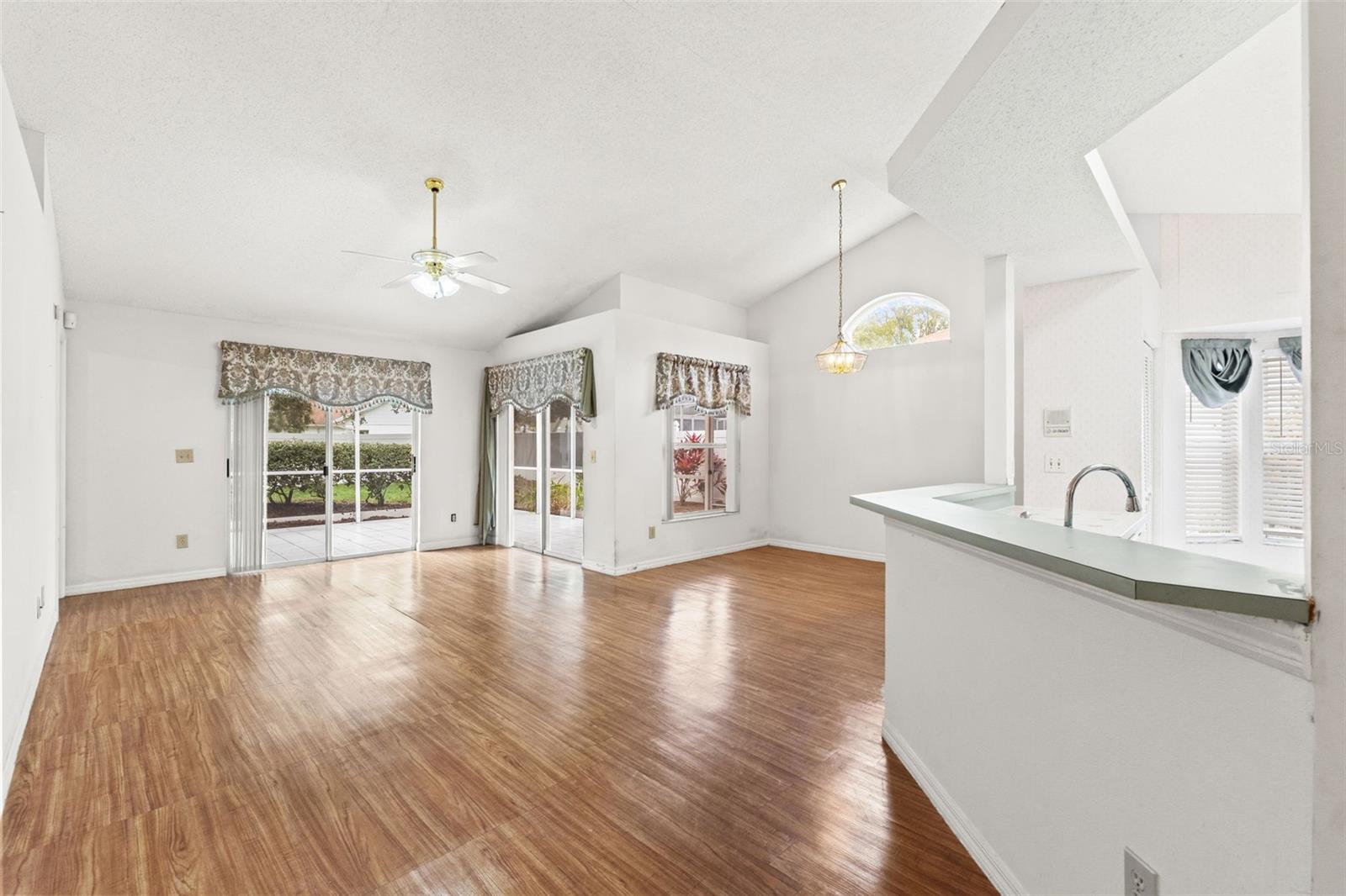 FAWN RIDGE VILLAGE E UN 1 - Residential