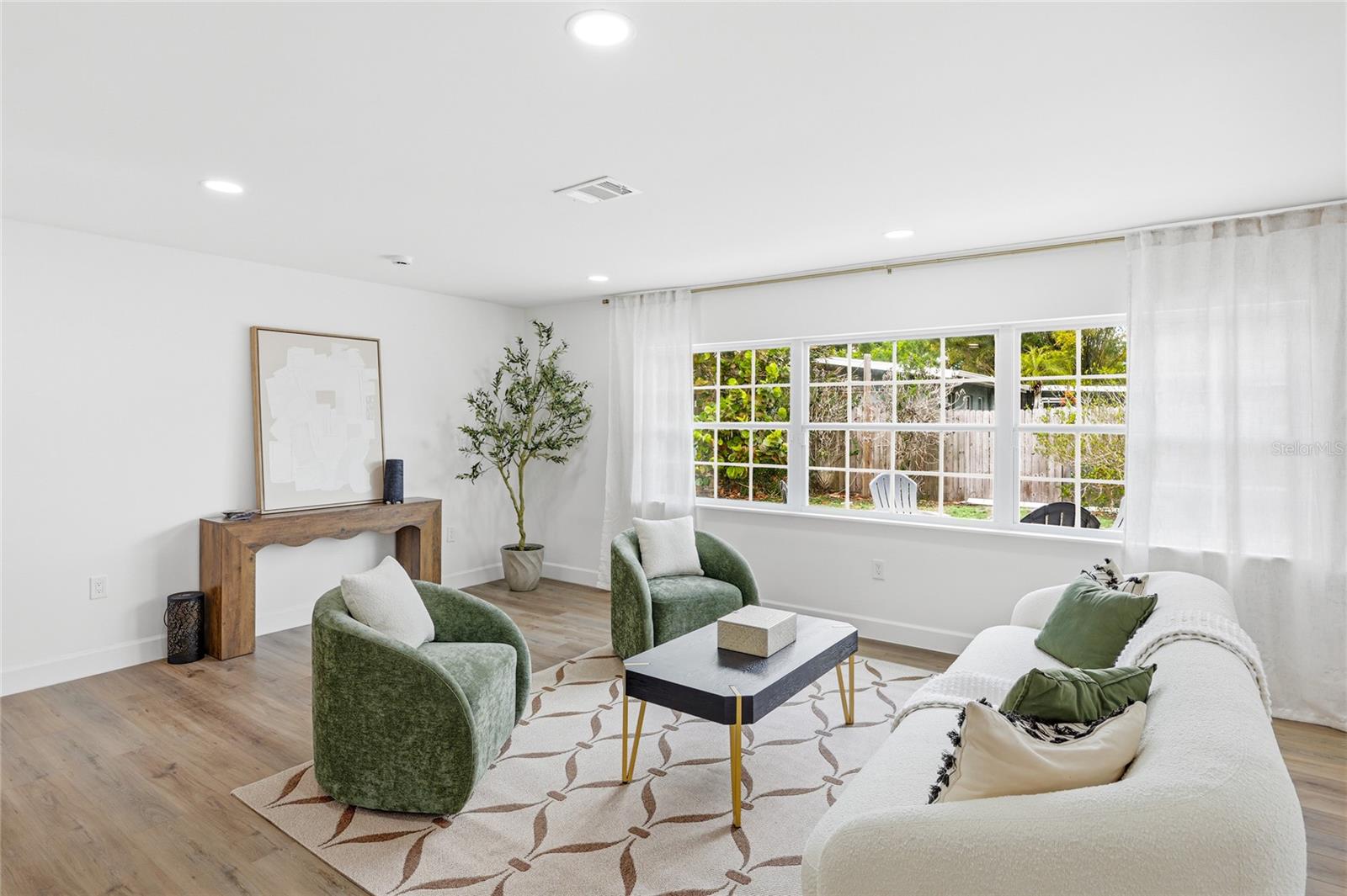 SOUTH GATE - Residential