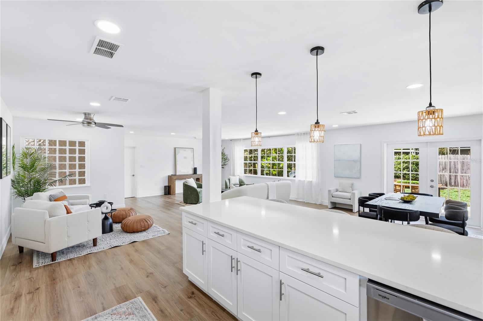 SOUTH GATE - Residential