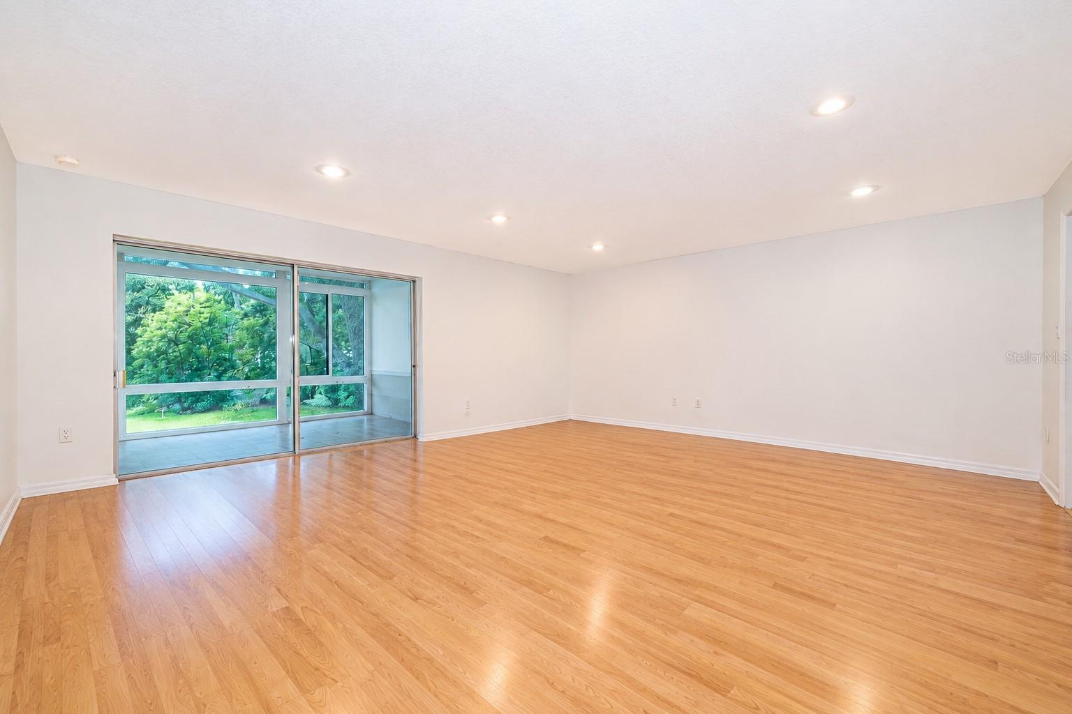 700 MELROSE AVENUE M23