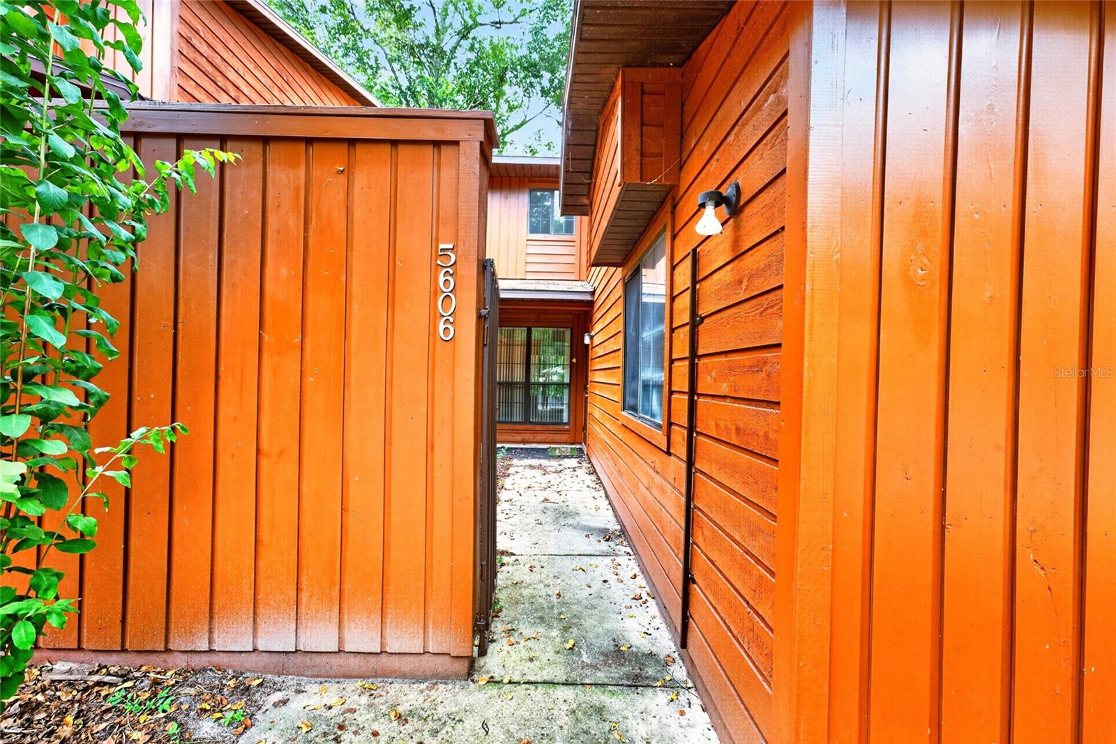 5606 SW 8TH PLACE
