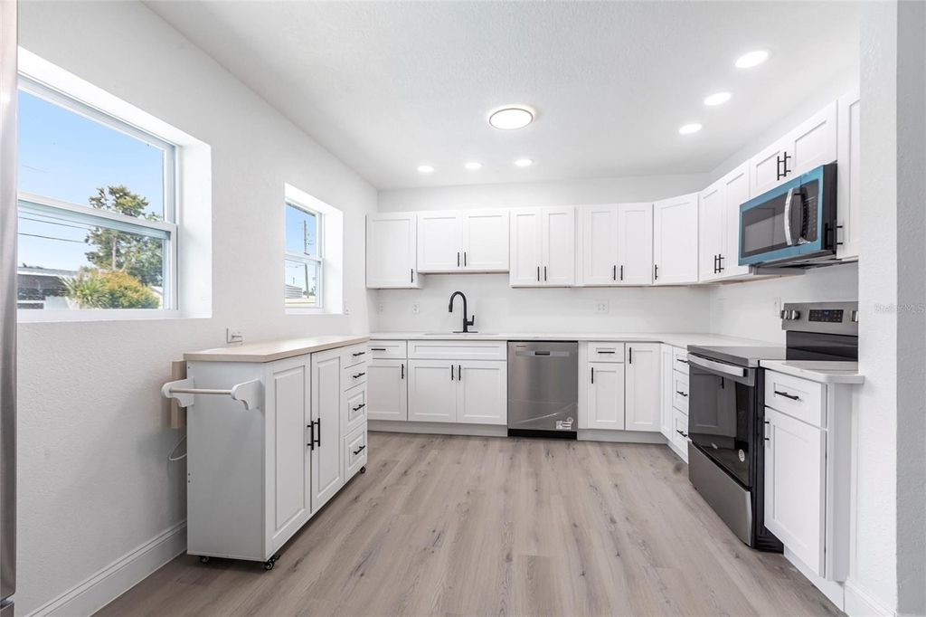 Photo of 6119 19th Avenue N, St Petersburg, FL 33710 (MLS # A4660804)