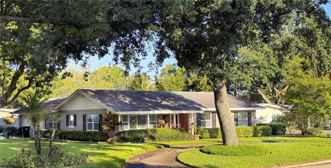 Photo of 3235 Inverness Court, Orlando, FL 32806 (MLS # O6407399)